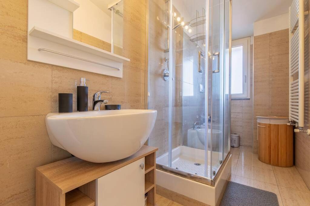 Unique & Strategic Flat, 50M From M4 Station Lägenhet Milano Exteriör bild